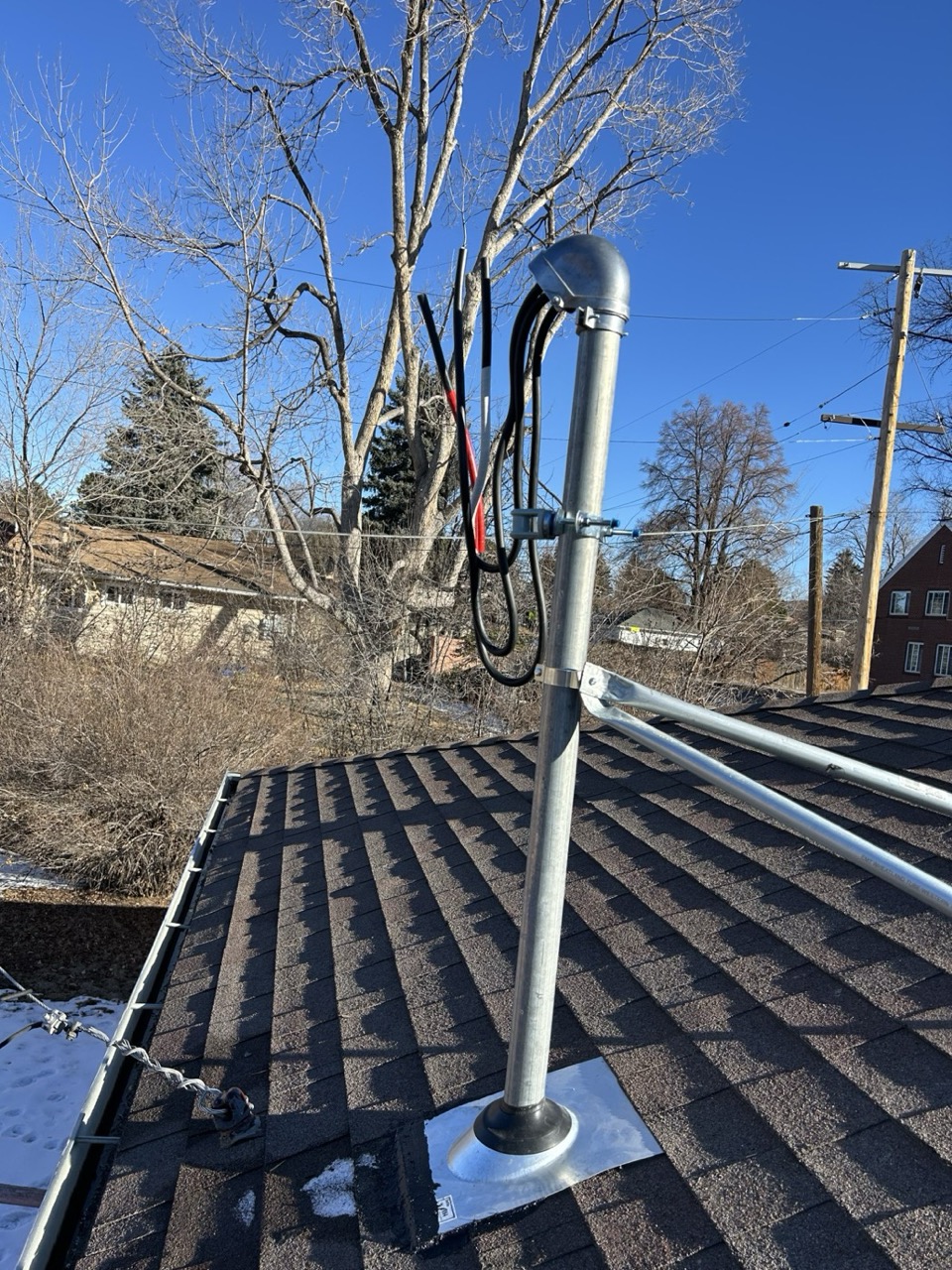Rooftop service mast and riser